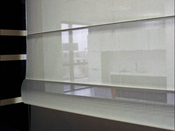 Римска безшевна щора